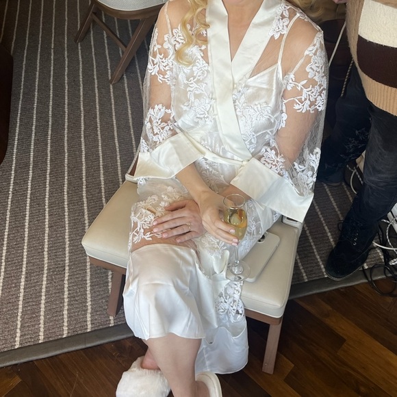 Embroidered Lace Robe - Picture 3 of 3